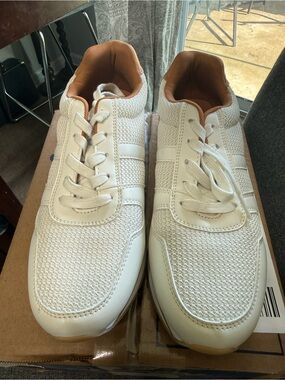 Women’s cream and brown Banana Republic sneakers size 10